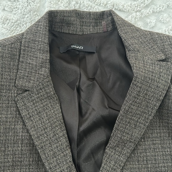 NWOT - Tahari - Classic Blazer - 10 - Picture 4 of 8